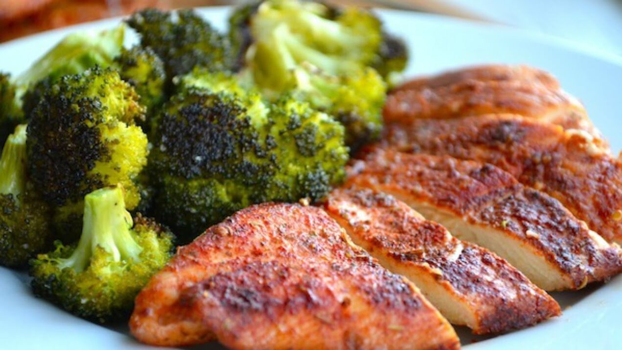 chicken breast with broccoli for a diet with 6 petals