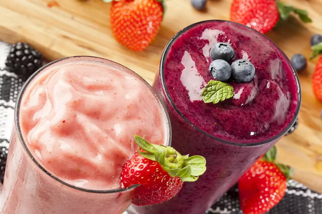 Kefir berry smoothies - a delicious dessert for weight loss